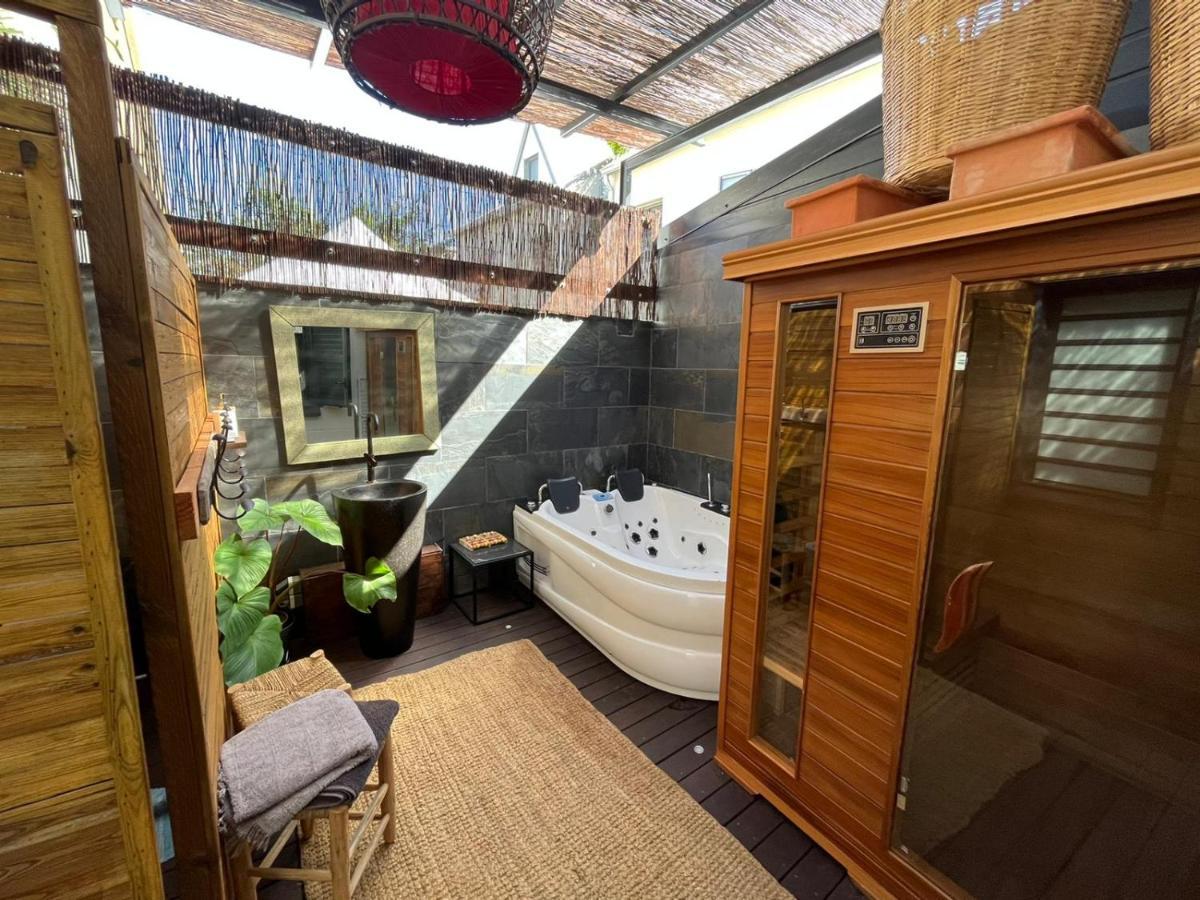 Villa Latrille - Piscine - Sauna - Jacuzzi ラ・サリーヌ・レ・バン エクステリア 写真